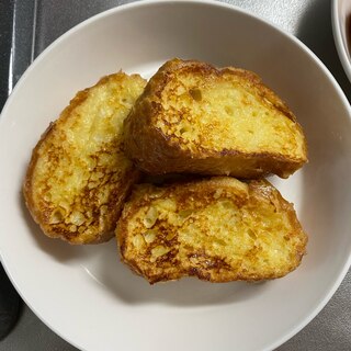 朝食にぴったり！フランスパンでフレンチトースト♪